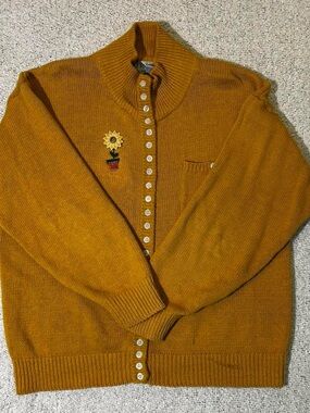 Vintage Mustard Yellow Grandma Cottagecore Sweater w sunflower broach Size L